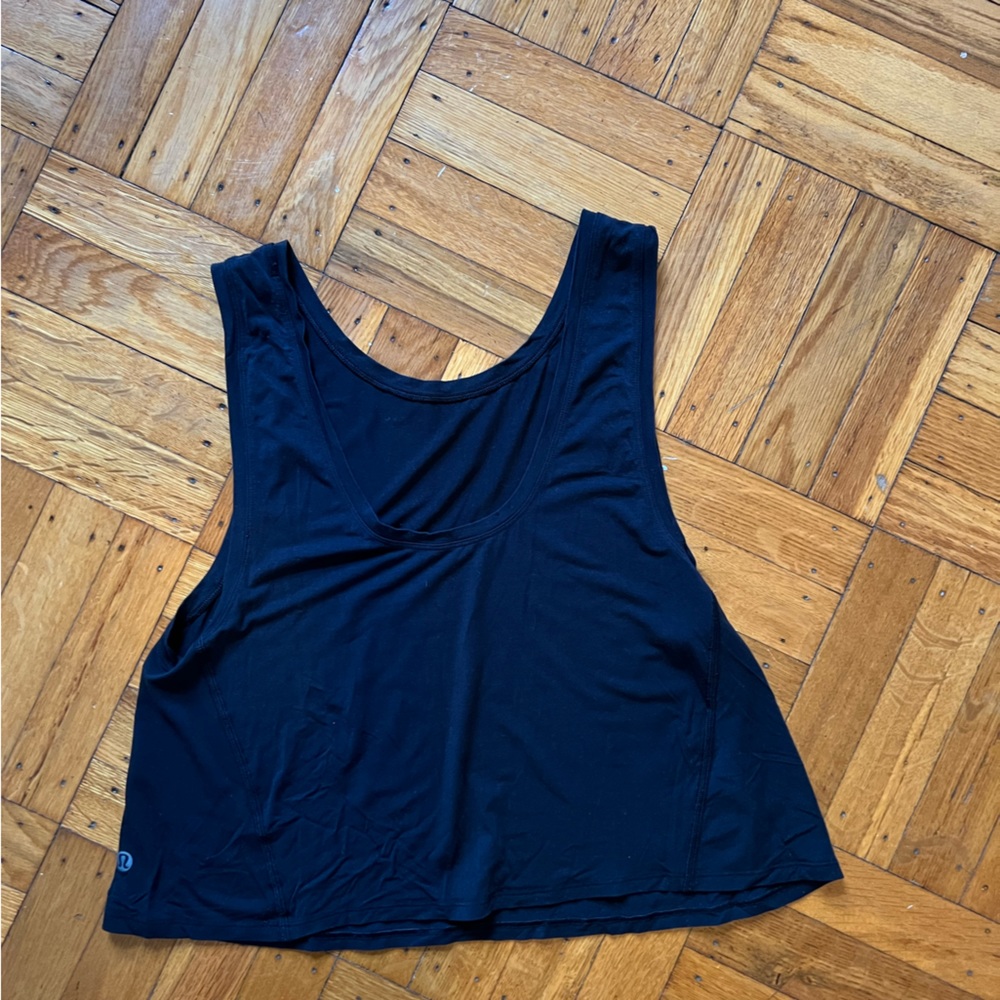 Lululemon black cropped tank
